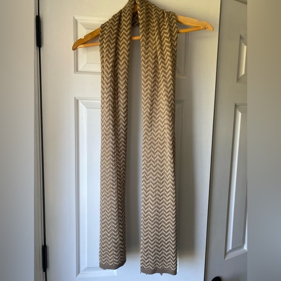 Women’s Knit Herringbone Scarf - Picture 1 of 3